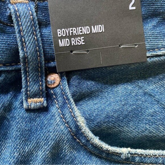 NWT Express Women's Boyfriend Midi Mid-Rise Button-Fly Jean Shorts Size 2 - Picture 8 of 8